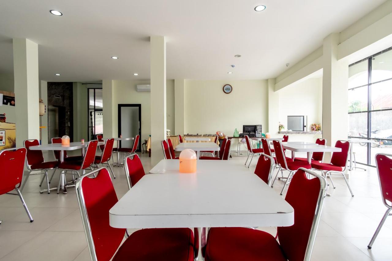 Oyo 1940 Cendana Homestay Syariah Медан Экстерьер фото